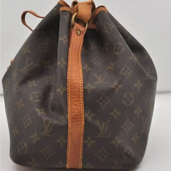 Authentic Louis Vuitton
Monogram Petit Noe M42226
Shoulder Drawstring Bag - Picture 2 of 14